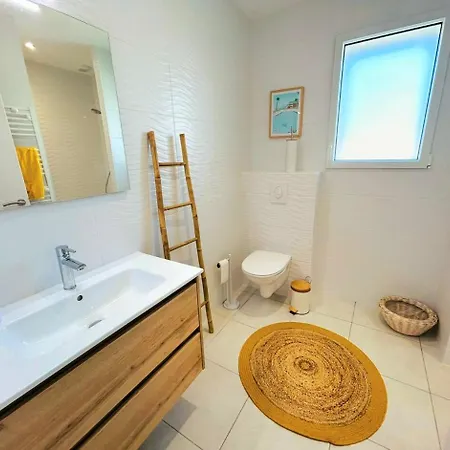 Casa vacanze Le Bonheur Est Dans Le Veillon Maison Neuve 3 De 2025, 7 Personnes, Avec Jacuzzi 6 Personnes Et Climatisation Réversible