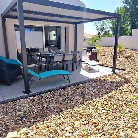 Casa vacanze Le Bonheur Est Dans Le Veillon Maison Neuve 3 De 2025, 7 Personnes, Avec Jacuzzi 6 Personnes Et Climatisation Réversible