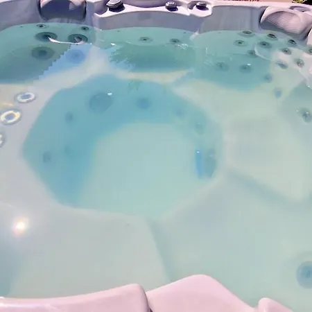 Casa vacanze Le Bonheur Est Dans Le Veillon Maison Neuve 3 De 2025, 7 Personnes, Avec Jacuzzi 6 Personnes Et Climatisation Réversible *